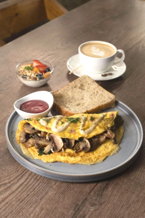 Huevos al gusto, setas, amaricano